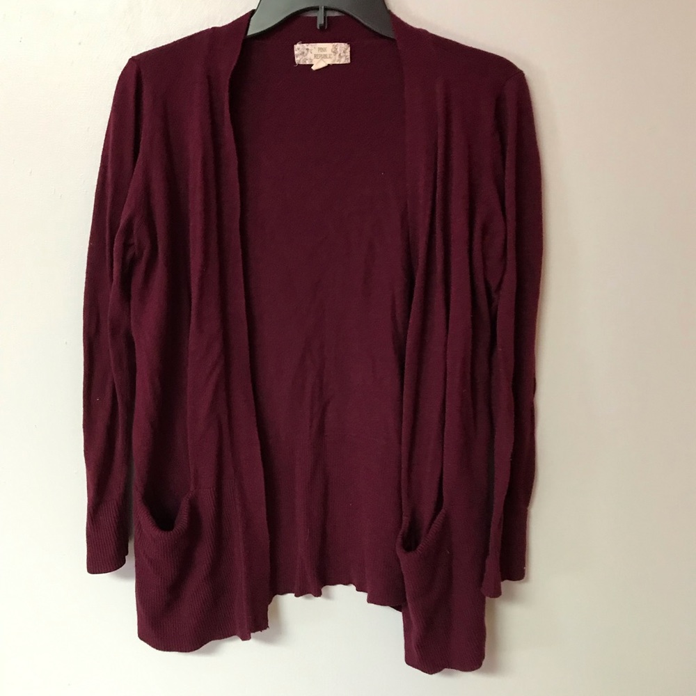 Maroon cardigan with pockets